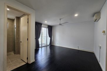 C H E A P Lakefields Sungai Besi 3 Storey Lake View Semi-D