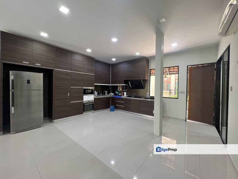 C H E A P Bungalow at Gita Bayu , Selangor, Seri Kembangan