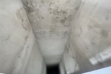 C H E A P 4 Sty shoplot Facing main road at Batu 11 Cheras