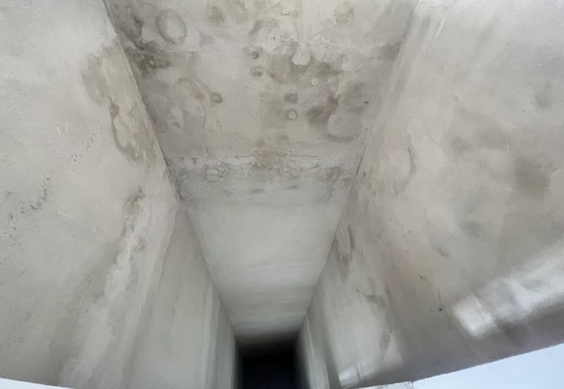 C H E A P 4 Sty shoplot Facing main road at Batu 11 Cheras