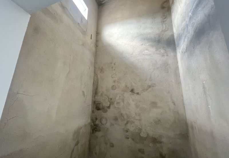 C H E A P 4 Sty shoplot Facing main road at Batu 11 Cheras