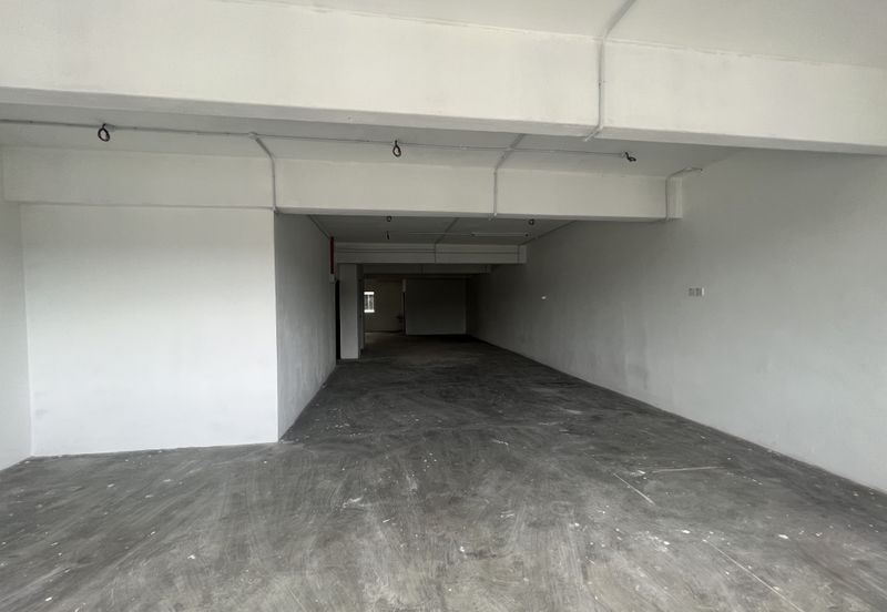 C H E A P 4 Sty shoplot Facing main road at Batu 11 Cheras