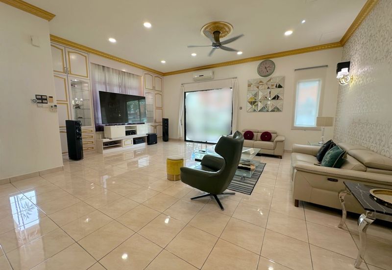 C H E A P 2 Sty Bungalow at Sungai Long for sale