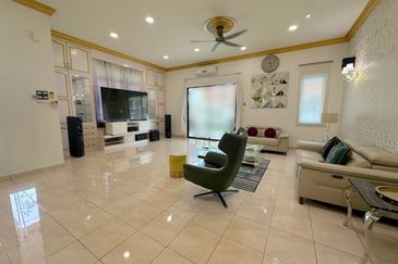 C H E A P 2 Sty Bungalow at Sungai Long for sale