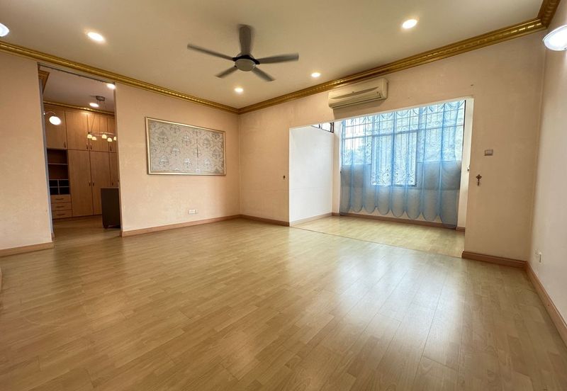 C H E A P 2 Sty Bungalow at Sungai Long for sale