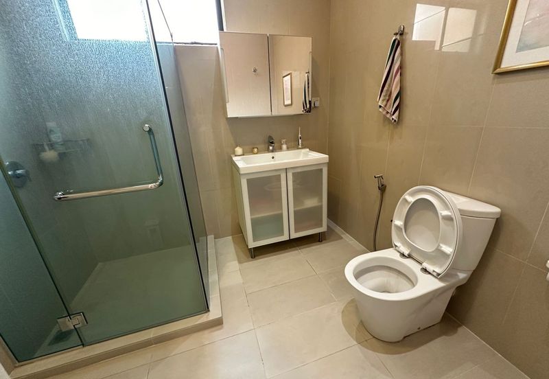 C H E A P 2 Sty Bungalow at Sungai Long for sale