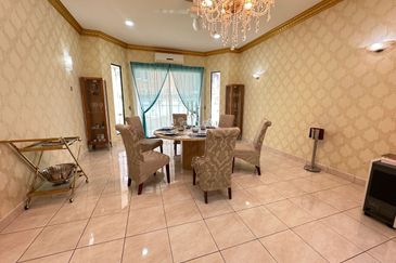 C H E A P 2 Sty Bungalow at Sungai Long for sale