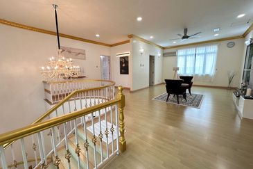 C H E A P 2 Sty Bungalow at Sungai Long for sale