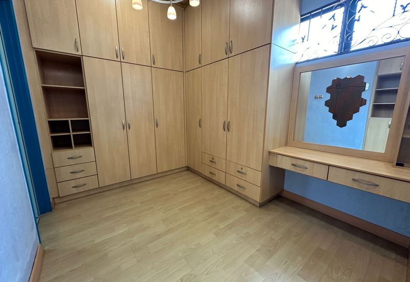 C H E A P 2 Sty Bungalow at Sungai Long for sale