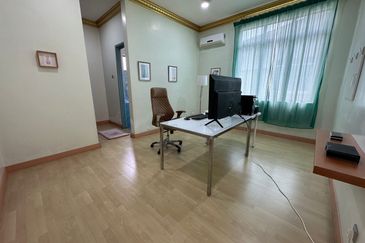 C H E A P 2 Sty Bungalow at Sungai Long for sale