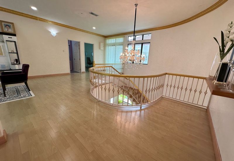 C H E A P 2 Sty Bungalow at Sungai Long for sale