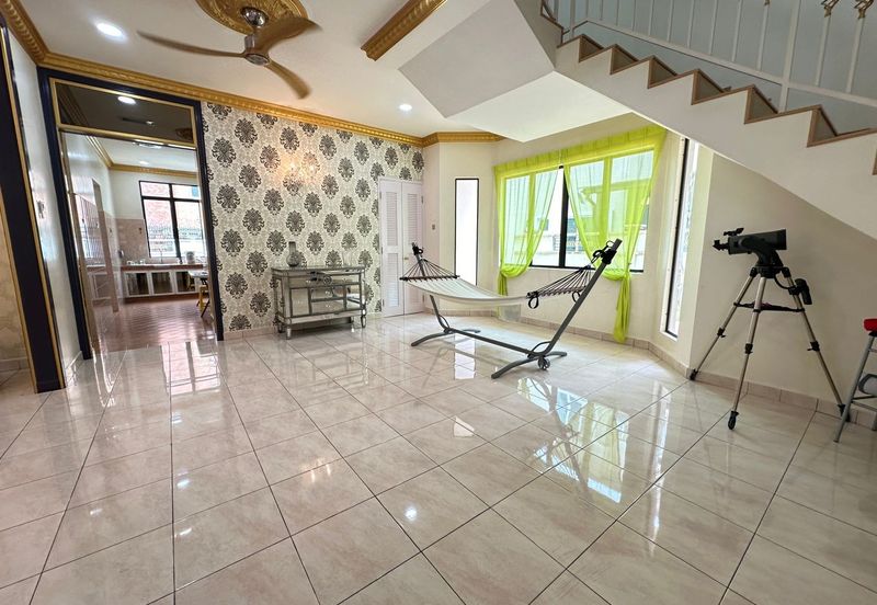 C H E A P 2 Sty Bungalow at Sungai Long for sale