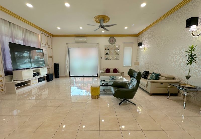 C H E A P 2 Sty Bungalow at Sungai Long for sale