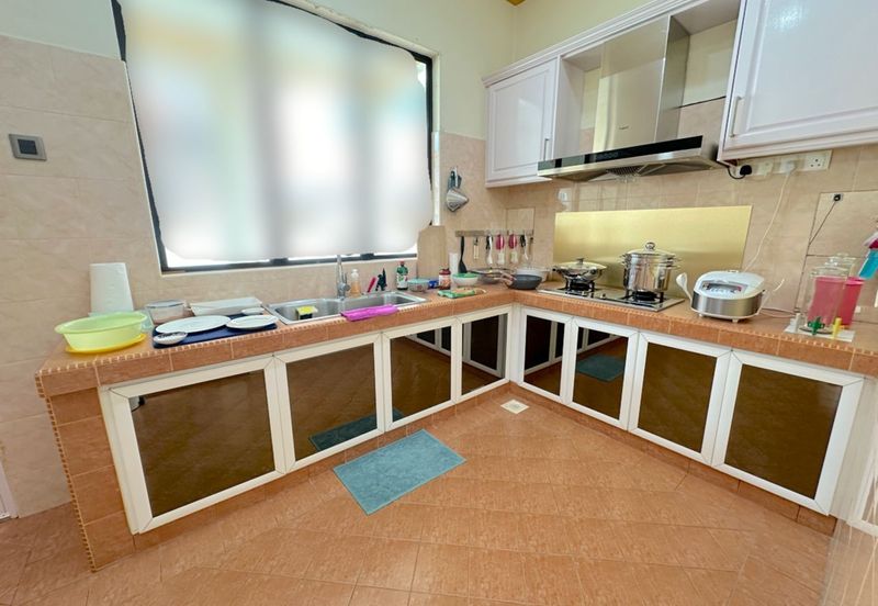 C H E A P 2 Sty Bungalow at Sungai Long for sale