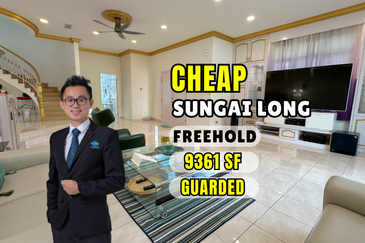 C H E A P 2 Sty Bungalow at Sungai Long for sale