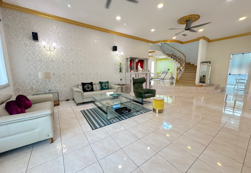 C H E A P 2 Sty Bungalow at Sungai Long for sale