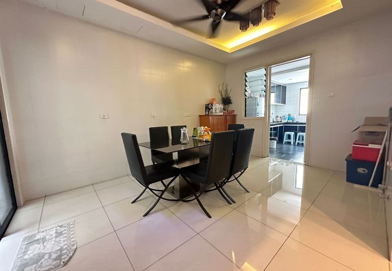 C H E A P 2.5 Sty Semi-D at Twin Palm house for sale