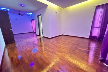 C H E A P 2.5 Sty Semi-D at Twin Palm house for sale