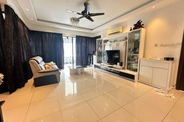 C H E A P 2.5 Sty Semi-D at Twin Palm house for sale