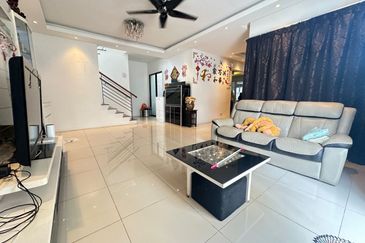 C H E A P 2.5 Sty Semi-D at Twin Palm house for sale