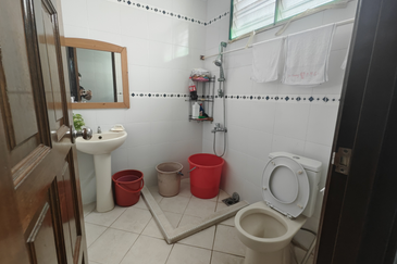 C H E A P Super Big Land Size OUG 2 Storey Bungalow for sale