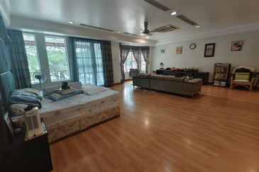 C H E A P Super Big Land Size OUG 2 Storey Bungalow for sale