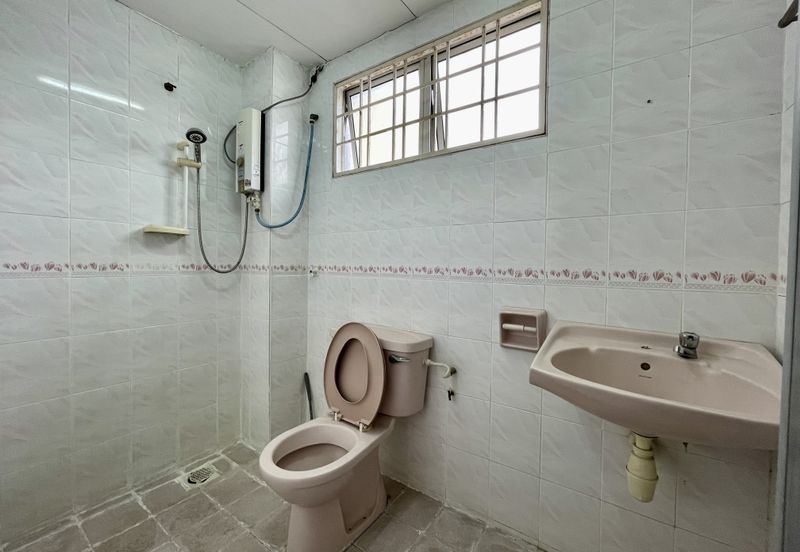 C H E A P Damai Perdana 2 storey Terrace House for sale