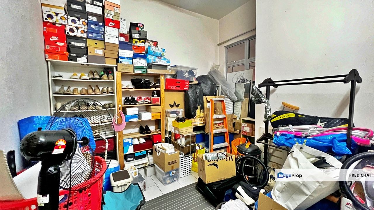 CHEAP Seri Belimbing 2 storey terrace house with kitchen extended, Selangor, Balakong