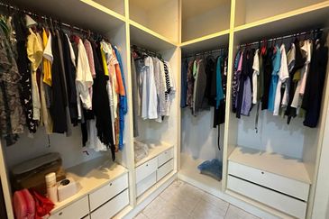 CHEAP 2 Sty Bungalow at Sungai Long CHERAS for sale