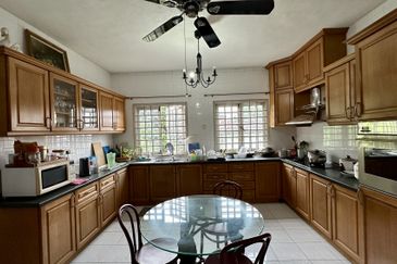 C H E A P Bangsar 2 Storey Bungalow House For Sale 