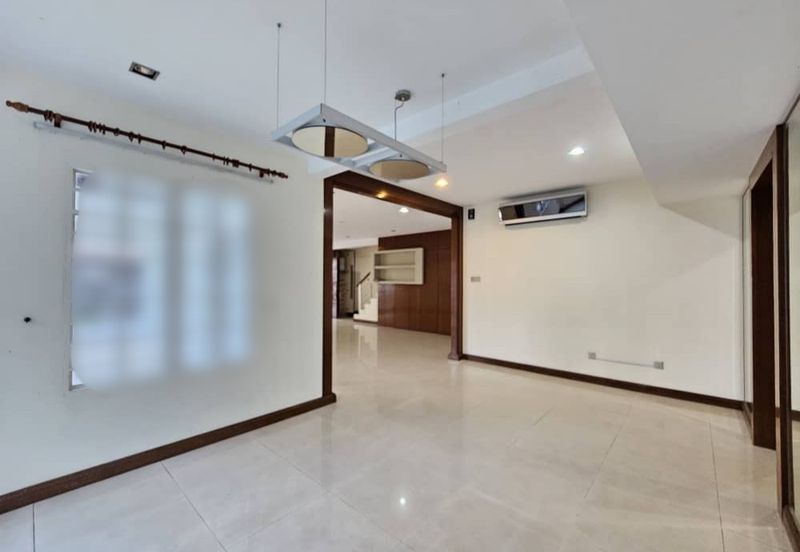 C H E A P  3 Sty Terrace E N D L O T Bukit Segar Jaya 2