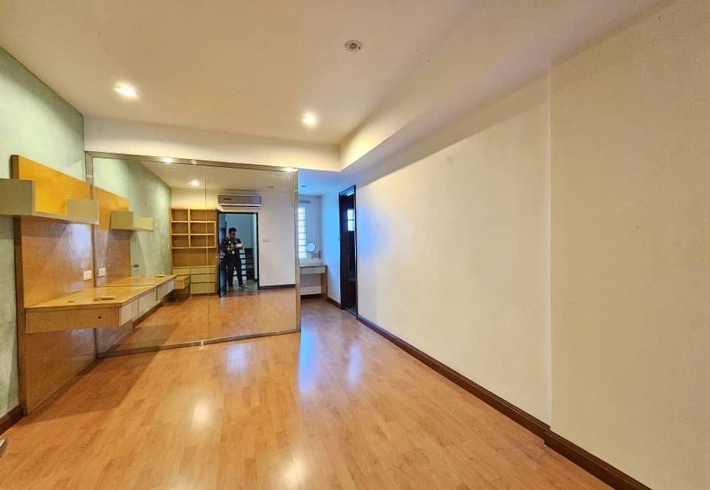 C H E A P  3 Sty Terrace E N D L O T Bukit Segar Jaya 2