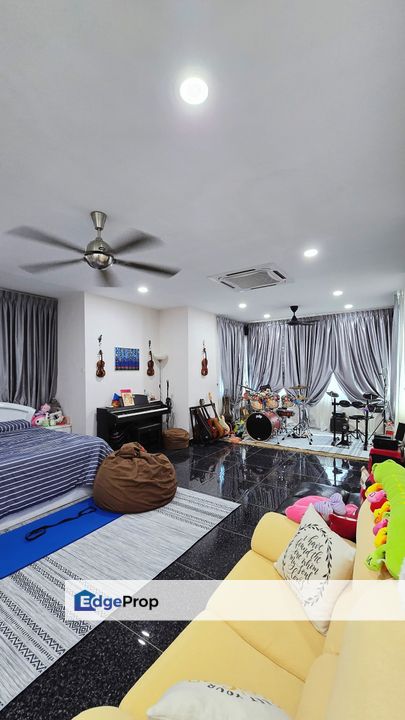 C H E A P Country Heights C O R N E R 2.5 Storey Semi-D with land at Bukit Impiana, Selangor, Country Heights