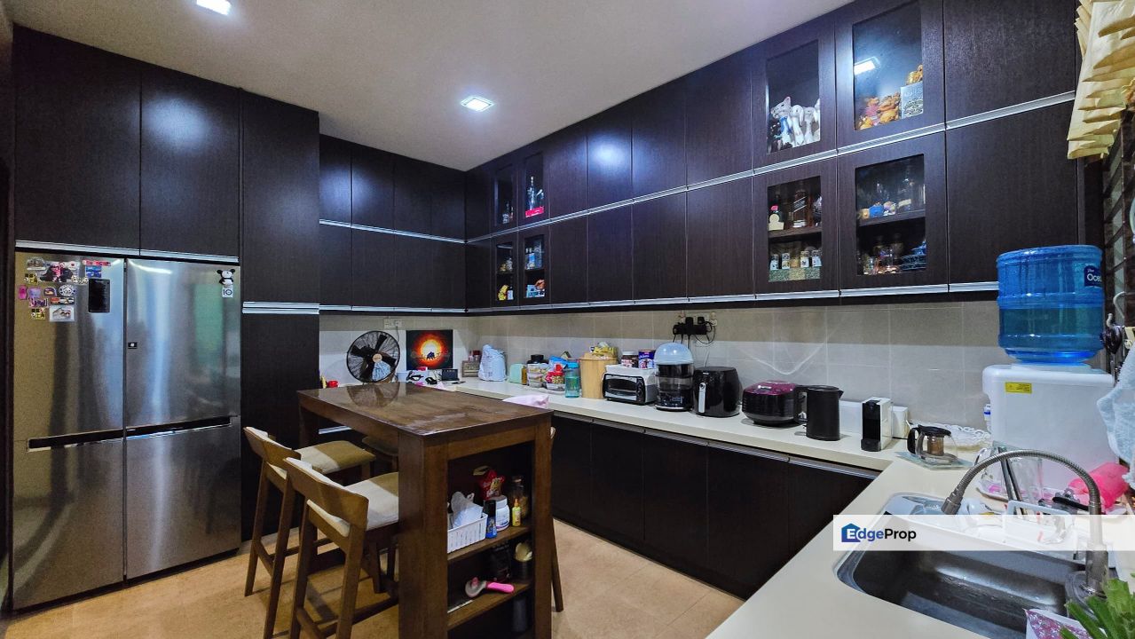 C H E A P Country Heights C O R N E R 2.5 Storey Semi-D with land at Bukit Impiana, Selangor, Country Heights