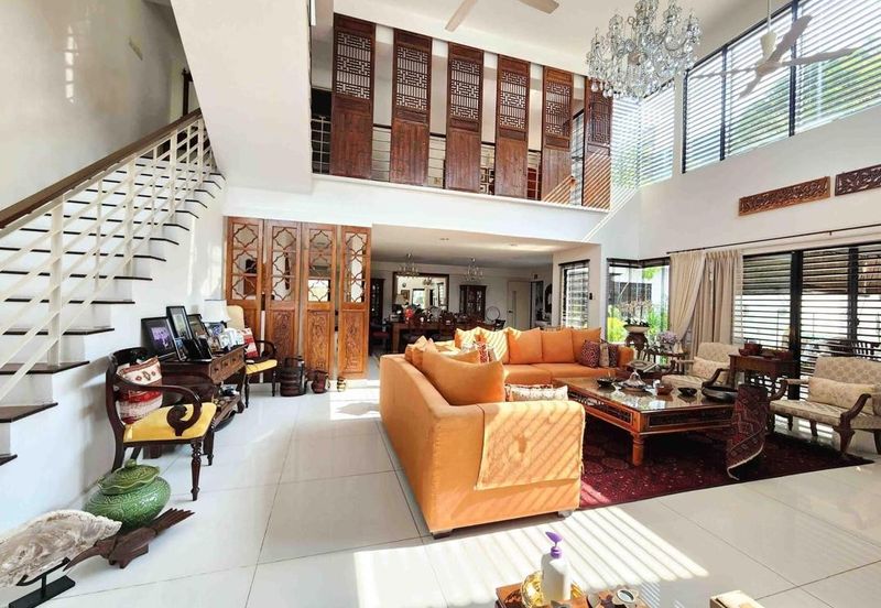 C H E A P Lakefields E N D L O T 3 sty Terrace House for sale