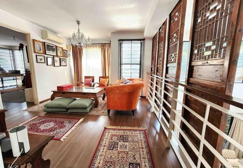 C H E A P Lakefields E N D L O T 3 sty Terrace House for sale