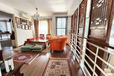 C H E A P Lakefields E N D L O T 3 sty Terrace House for sale