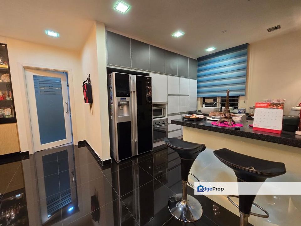 C H E A P 2 sty E N D L O T with extra land Royale at Segar Perdana , Selangor, Cheras