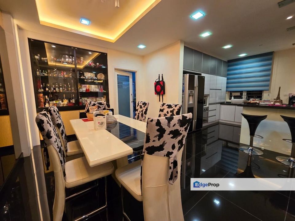 C H E A P 2 sty E N D L O T with extra land Royale at Segar Perdana , Selangor, Cheras