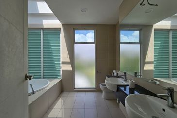 C H E A P Tropicana Cheras 3 sty C O R N E R Zero Lot Corner Lot Bungalow for sale