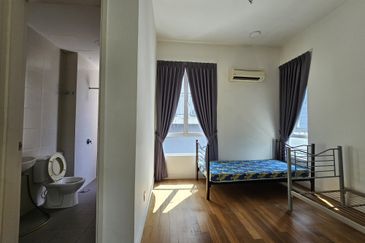 C H E A P Tropicana Cheras 3 sty C O R N E R Zero Lot Corner Lot Bungalow for sale