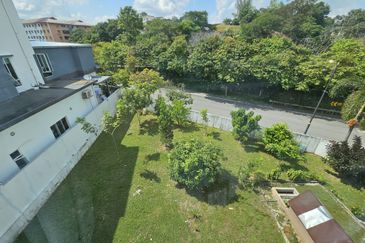 C H E A P Tropicana Cheras 3 sty C O R N E R Zero Lot Corner Lot Bungalow for sale