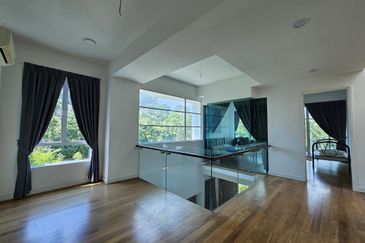 C H E A P Tropicana Cheras 3 sty C O R N E R Zero Lot Corner Lot Bungalow for sale