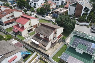 C H E A P Bangsar 2 sty Bungalow for sale