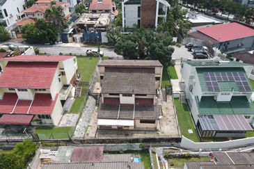 C H E A P Bangsar 2 sty Bungalow for sale