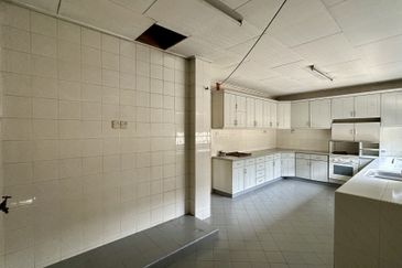 C H E A P Bangsar 2 sty Bungalow for sale