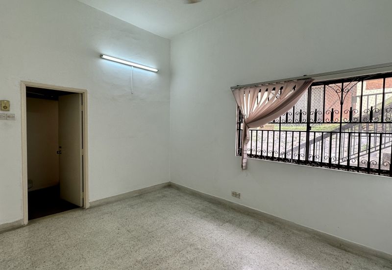 C H E A P Bangsar 2 sty Bungalow for sale