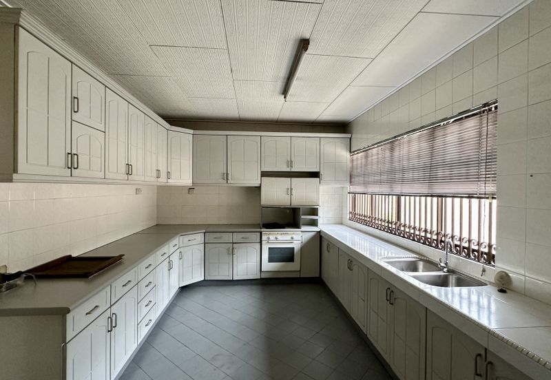 C H E A P Bangsar 2 sty Bungalow for sale