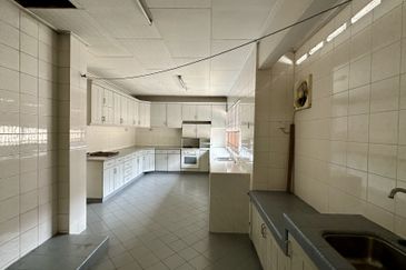 C H E A P Bangsar 2 sty Bungalow for sale