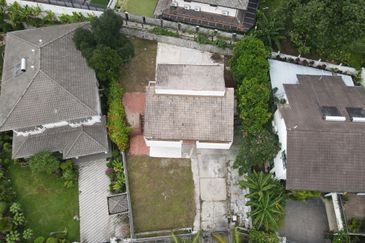 C H E A P Bangsar 2 sty Bungalow for sale